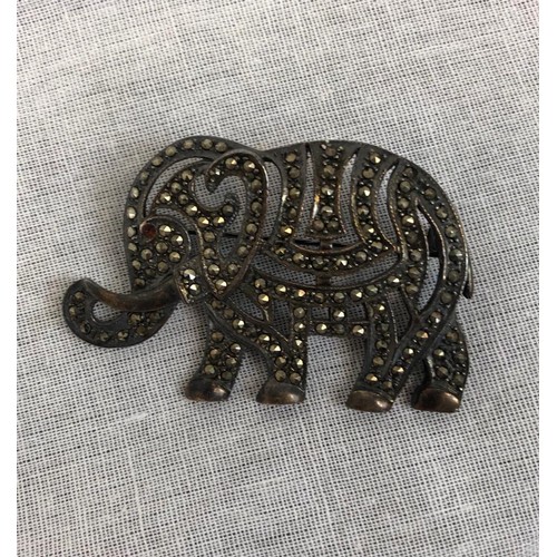 896 - 2 Elephant and 1 deer brooches in different metallic styles.