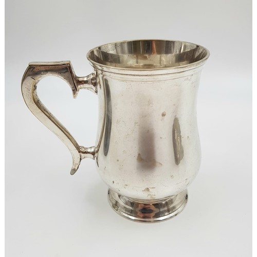 924 - One Silver plate and two pewter drinking vessels (3)