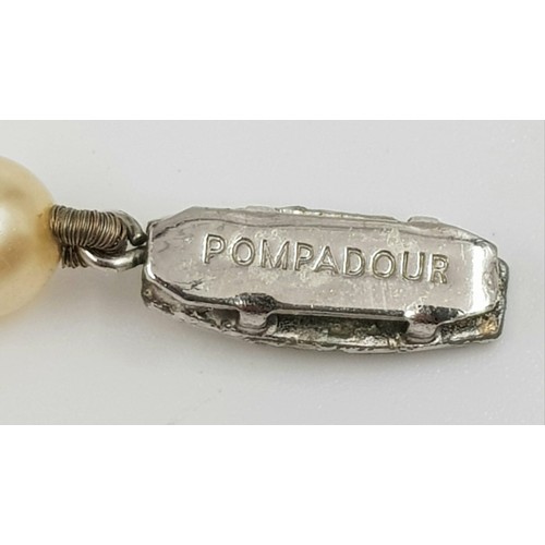 923 - A beautiful vintage Pompodour, peur necklace. 68cm long.