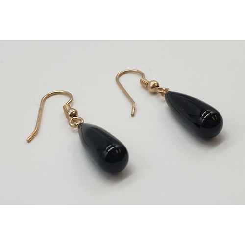 954 - Black onyx 9ct gold earrings weight 3.1g