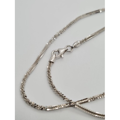 562 - Silver necklace weight 5.14g and 47cm long approx