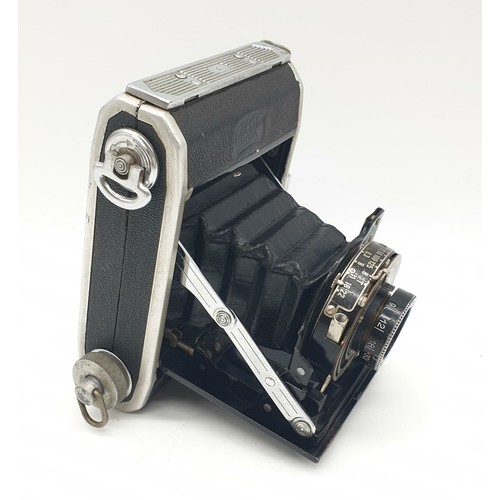 771 - A vintage Zeiss Ikon Telma folding camera. As found.