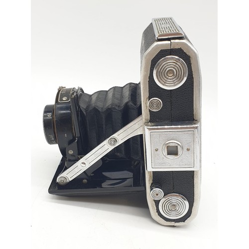 771 - A vintage Zeiss Ikon Telma folding camera. As found.