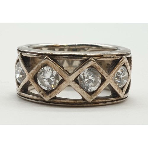 474 - Silver band ring with white stones. 6.2g, size M