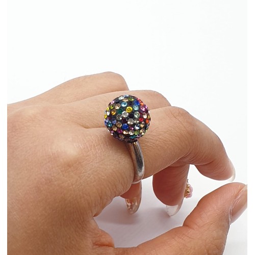 860 - Unusual designer silver ring having coloured globe to top. Marking for 925 silver. Size O 1/2 - P.