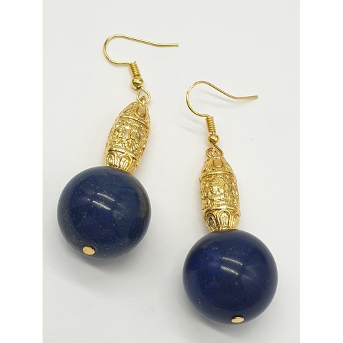 64 - An impressive set of lapis lazuli necklace and earrings, with large (20mm), round, lapis lazuli bead... 