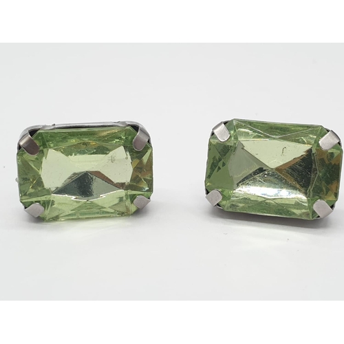 162 - A peridot sterling silver ring (stamped 925) and a matching earrings set presented in a vintage carv... 