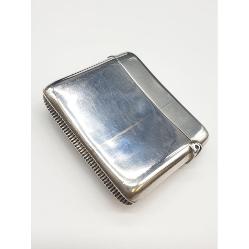 198 - Deakin & Francis 1900 Silver Vesta. 5.5cm x 4.5cm. Weight 45.06 grams