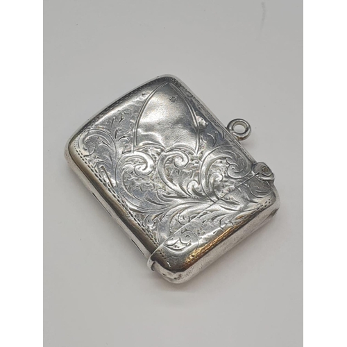 199 - 1905 Robert Chandlers, silver vesta hallmark Birmingham 1905. 4cm x 3.5cm. Weight 18.22 grams.