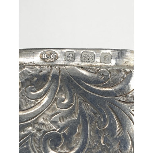 199 - 1905 Robert Chandlers, silver vesta hallmark Birmingham 1905. 4cm x 3.5cm. Weight 18.22 grams.