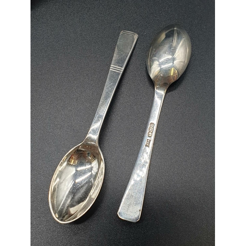 205 - Art Deco style silver spoon set, 1951 Walker and Hall. Spoon length 9cm. Total weight 58 grams.