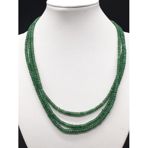 472 - Three Row Cabochon Emerald Gemstone Necklace with Pearl Clasp in Sterling Silver. 41.5 grams in weig... 