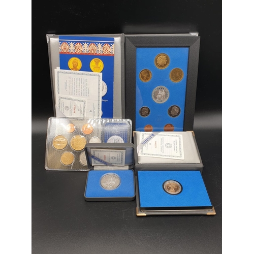 29 - A rare and complete commemorative edition of Greek coins dated 1992 (2,500 years of Greek Democracy)... 