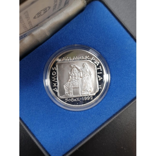 29 - A rare and complete commemorative edition of Greek coins dated 1992 (2,500 years of Greek Democracy)... 