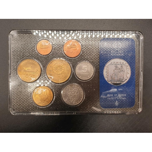 29 - A rare and complete commemorative edition of Greek coins dated 1992 (2,500 years of Greek Democracy)... 