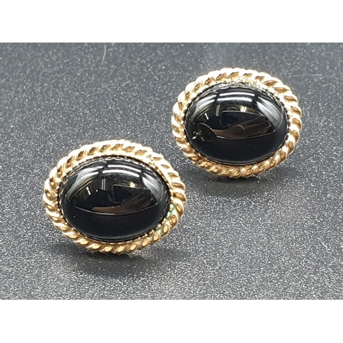 485 - A Pair of Black Onyx & 9ct Gold Earrings 2.4g