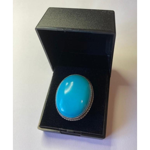 275 - Vintage silver ring. 1960/70's having large turquoise stone to top. Excellent condition. Size R1/2.