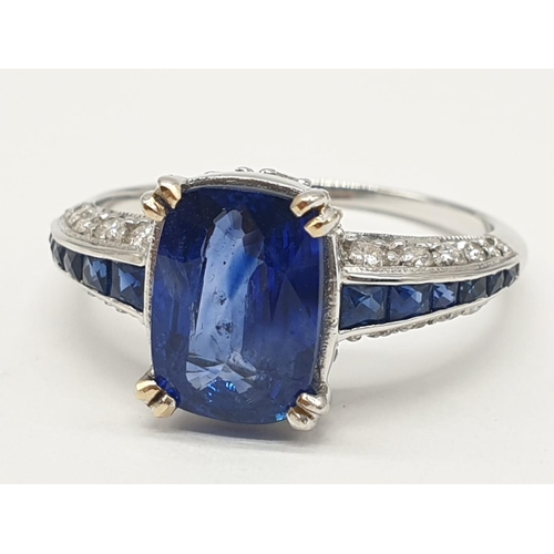 32 - 18ct White gold ring with sapphire and diamonds. Weighs 3.2g and is a size N.