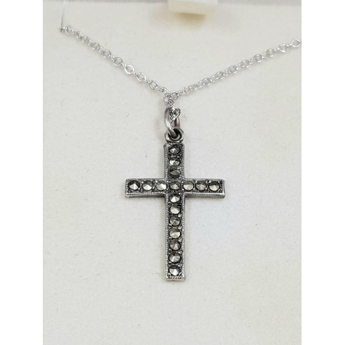 328 - Vintage Silver CROSS on sterling silver CHAIN.  2.41g.    49cm chain.