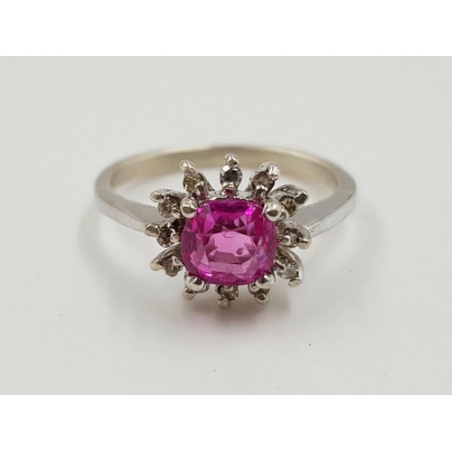 422 - A stunning pink sapphire and diamond ladies ring. 3g total weight. Size N.