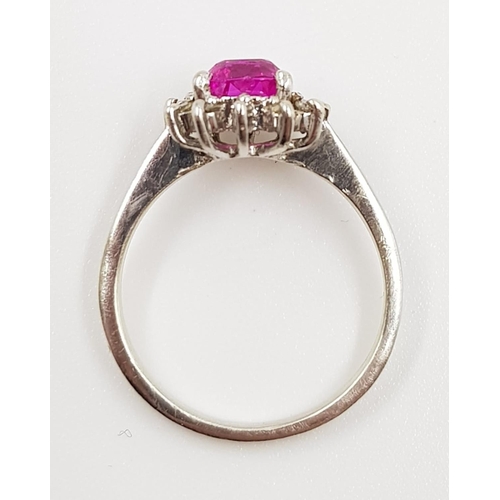 422 - A stunning pink sapphire and diamond ladies ring. 3g total weight. Size N.