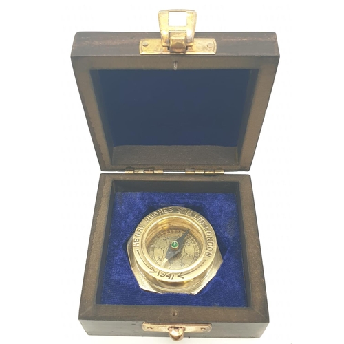 234 - World War II boxed compass made in 1941 for The Royal Navy by Henry Hughes & Sons Ltd. Box 8x8cm.