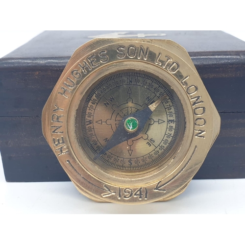 234 - World War II boxed compass made in 1941 for The Royal Navy by Henry Hughes & Sons Ltd. Box 8x8cm.