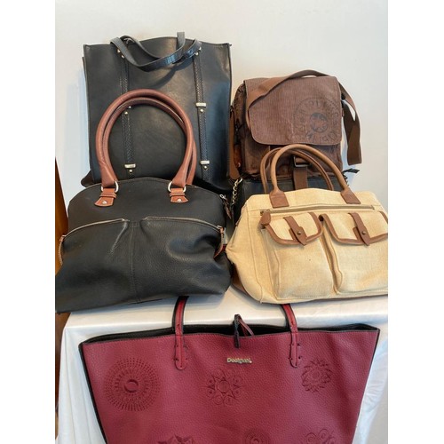 1027 - Selection of bags and handbags from quality brands to include Ben de Lisi, Desigual ,Relic, Kipling ... 