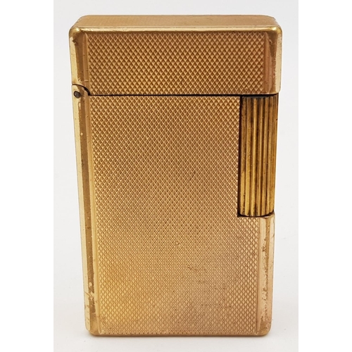 1022 - A vintage gold-plated S.T Dupont lighter.