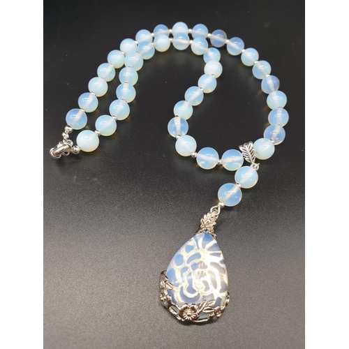 105 - A moonstone necklace, bracelet and earrings set in a presentation box.          
Necklace length: 50... 