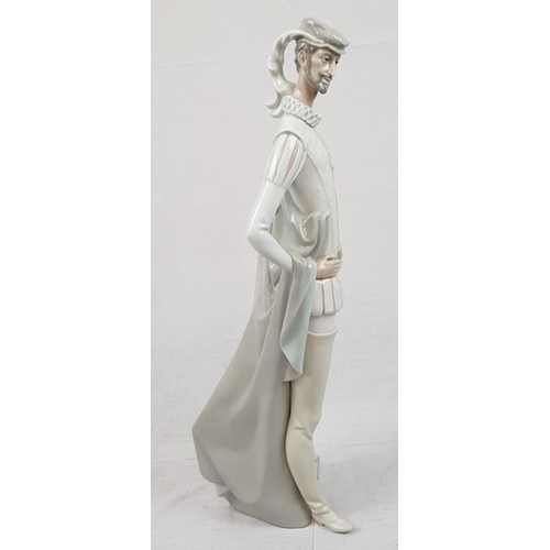 151 - A tall Lladro Spanish Conquistador. This stunning piece of ceramic stands at 57cm high.