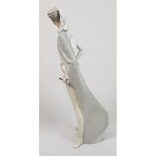 151 - A tall Lladro Spanish Conquistador. This stunning piece of ceramic stands at 57cm high.