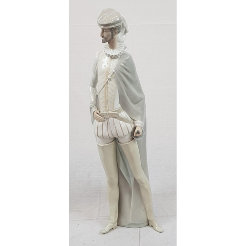 151 - A tall Lladro Spanish Conquistador. This stunning piece of ceramic stands at 57cm high.