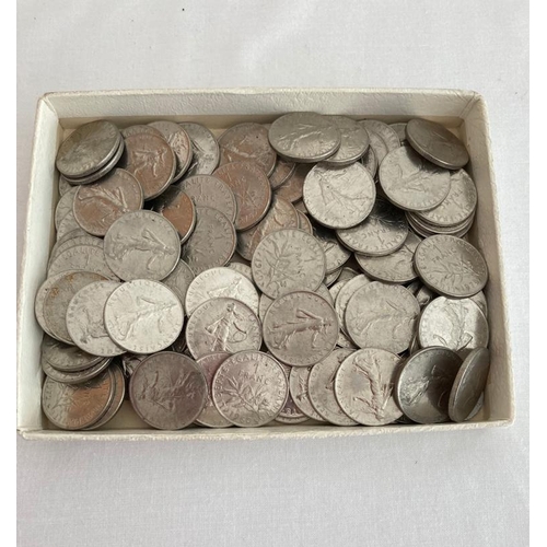 571 - Large quantity of French francs.