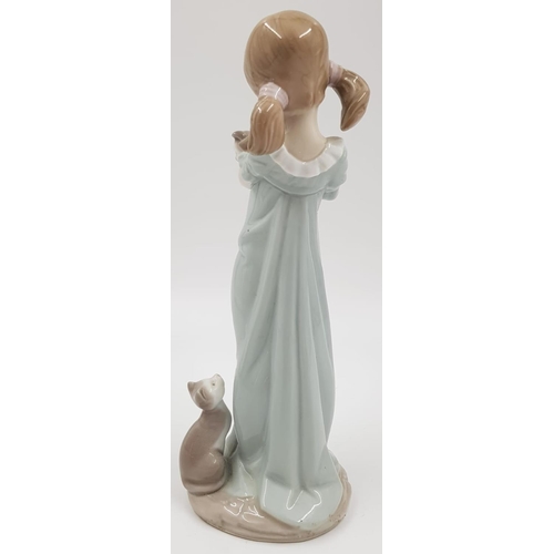 178 - A Lladro Porcelain Figure - Don't Forget me Pussy.
21cm high.