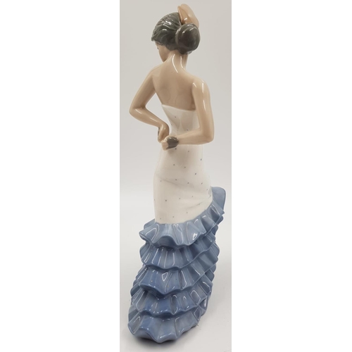 180 - Lladro Porcelain Figure - Nao, Flamenco Dancer.
24cm tall.