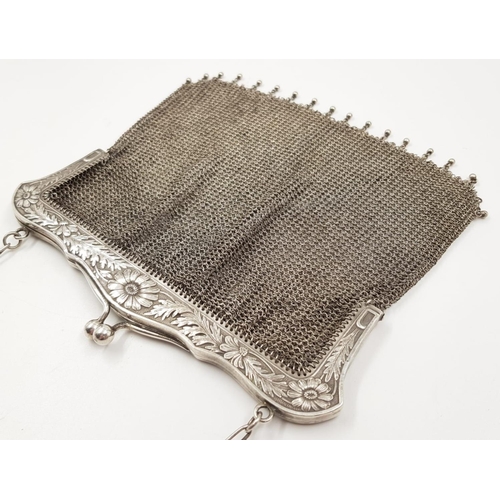 47 - A Vintage, possibly Antique Silver Plated Evening Clutch Bag. The body of the bag is made of a fine ... 