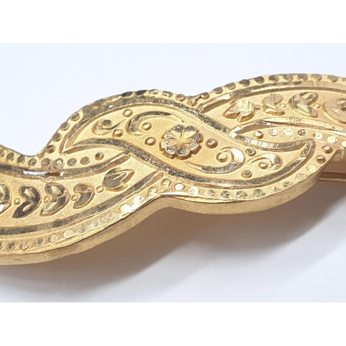 94 - 21ct Yellow Gold BROOCH with flower decoration.  4.7g  4.5cm long