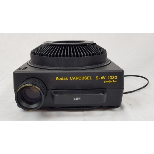 172 - A Kodak Carousel 1030 Slide Projector. Full Working Order. Very Good Condition. Original Case. 30 x ... 