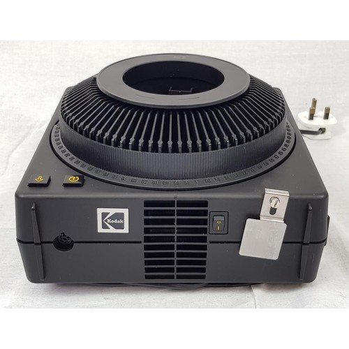 172 - A Kodak Carousel 1030 Slide Projector. Full Working Order. Very Good Condition. Original Case. 30 x ... 