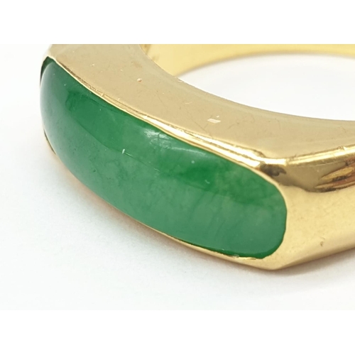 667 - 22ct gold ring with natural jade stone. 7.7g in weight and size T.