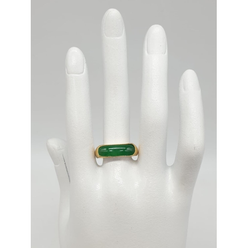 667 - 22ct gold ring with natural jade stone. 7.7g in weight and size T.