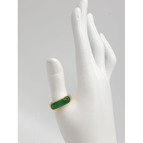 667 - 22ct gold ring with natural jade stone. 7.7g in weight and size T.