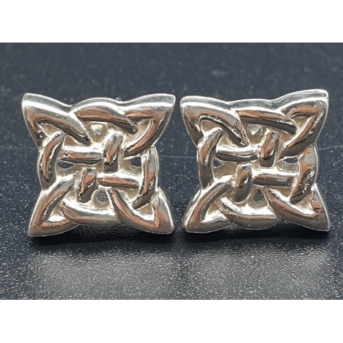 571 - A Pair of Modern Silver Earrings 4.1g