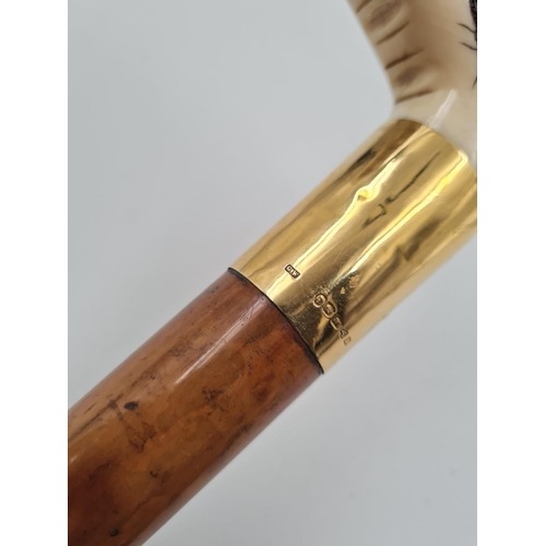 17 - AN ANTIQUE VICTORIAN WALKING STICK WITH CARVED IVORY HANDLE AND 18CT GOLD BAND.
92CMS IN HEIGHT
