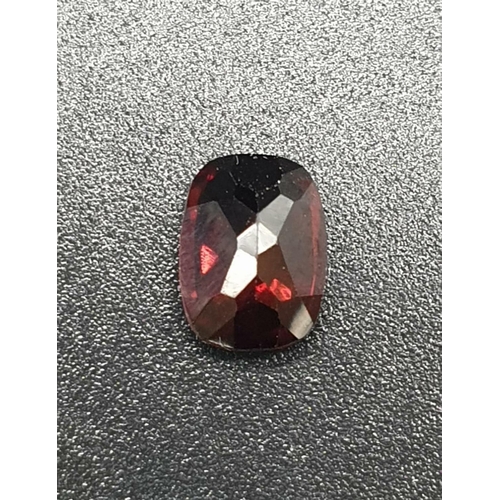 841 - 1.700 Cts Natural Pyrope Granet. Cushion Shape. GLI Certified