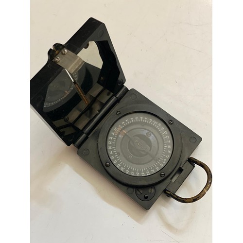119 - WWII Magnetic Marching Compass. MK 1, T G CO Ltd. Serial: B245520. Very good condition for age. Comp... 