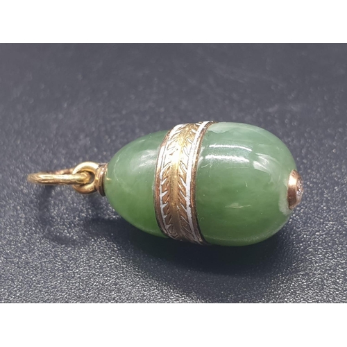 100 - A RUSSIAN 14CT GOLD AND JADE EGG PENDANT WITH A DIAMOND SET IN THE BOTTOM.3.5gms and 1.5cms