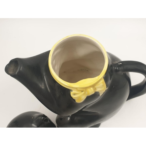 953 - A group of 4 highly collectable teapots. It includes:                                               ... 