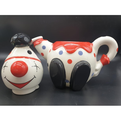 953 - A group of 4 highly collectable teapots. It includes:                                               ... 